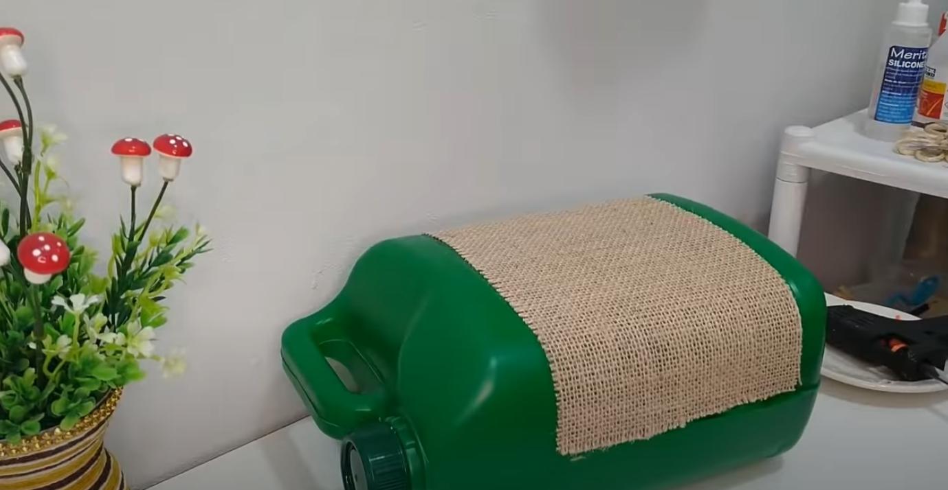 3 идеи, что можно сделать из пластиковой канистры