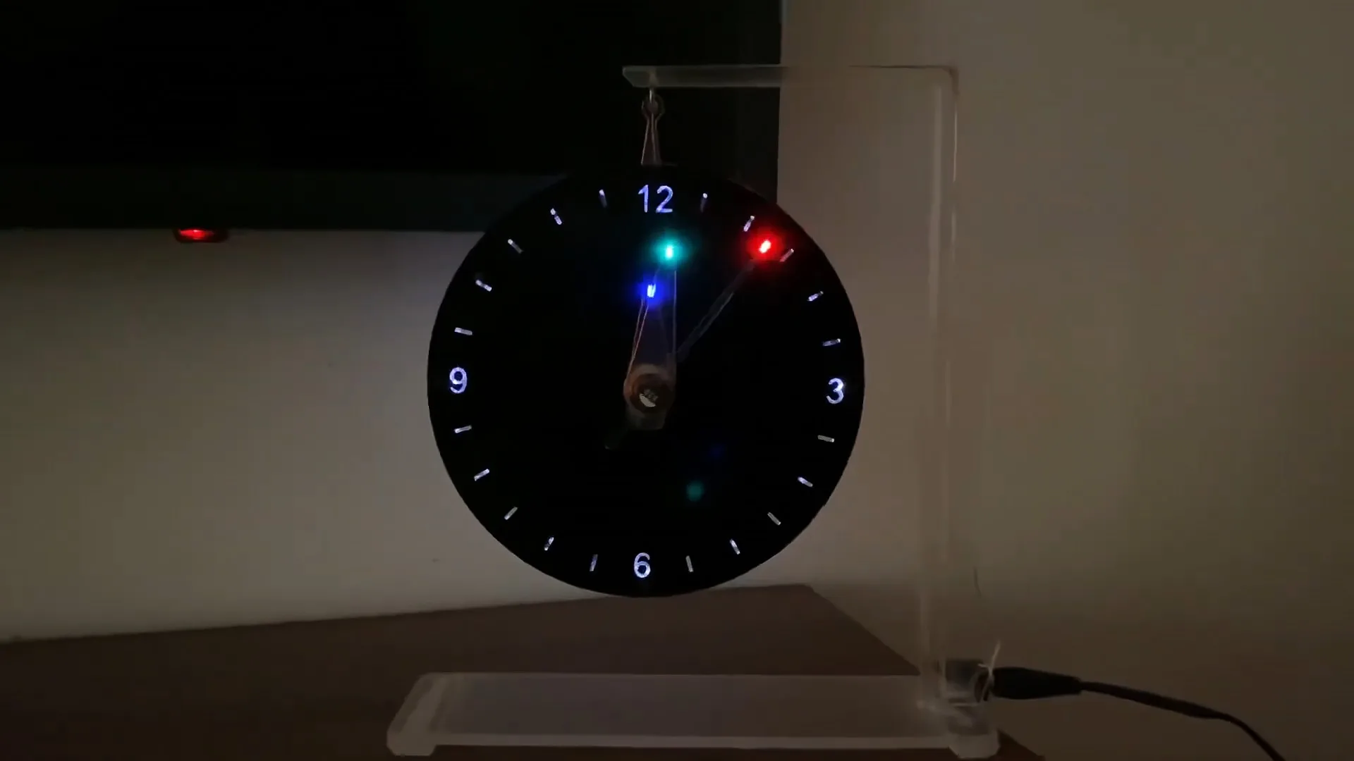 Как сделать LED часы с беспроводной подсветкой стрелок и циферблата