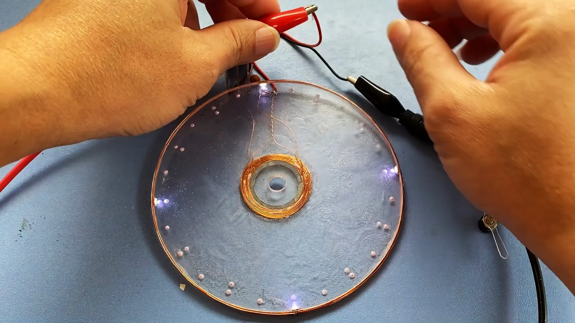Как сделать LED часы с беспроводной подсветкой стрелок и циферблата