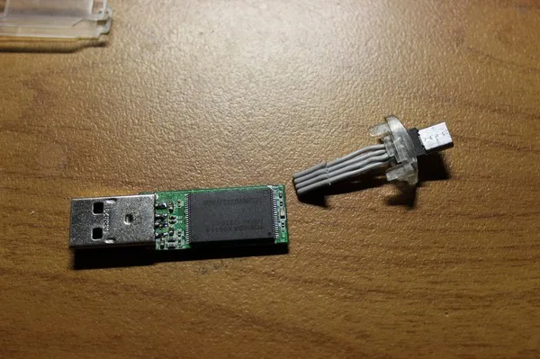 Дополнительный порт MicroUSB на флешку своими руками