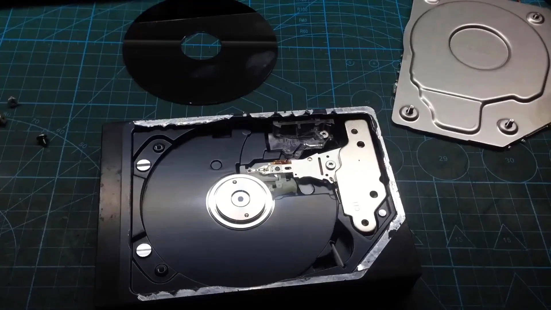 Как без транзисторов и микросхем запустить мотор от HDD