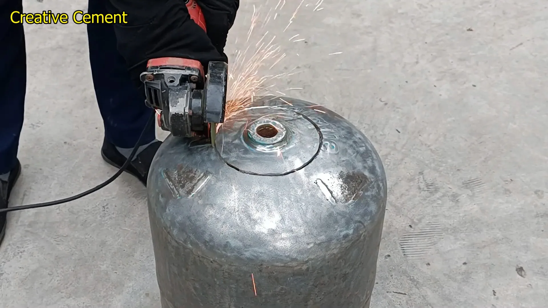 Печь 2 в 1 из старого газового баллона с духовкой и плитой для готовки
