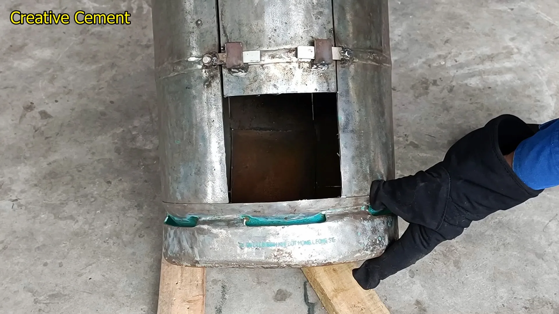 Печь 2 в 1 из старого газового баллона с духовкой и плитой для готовки