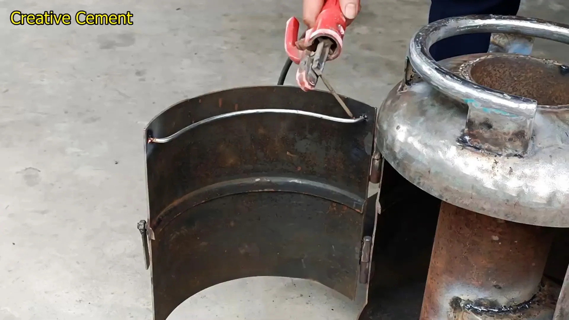 Печь 2 в 1 из старого газового баллона с духовкой и плитой для готовки