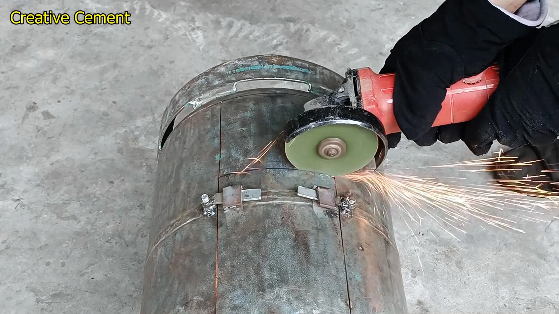 Печь 2 в 1 из старого газового баллона с духовкой и плитой для готовки
