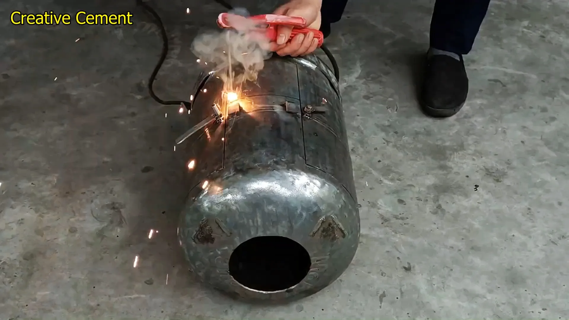 Печь 2 в 1 из старого газового баллона с духовкой и плитой для готовки