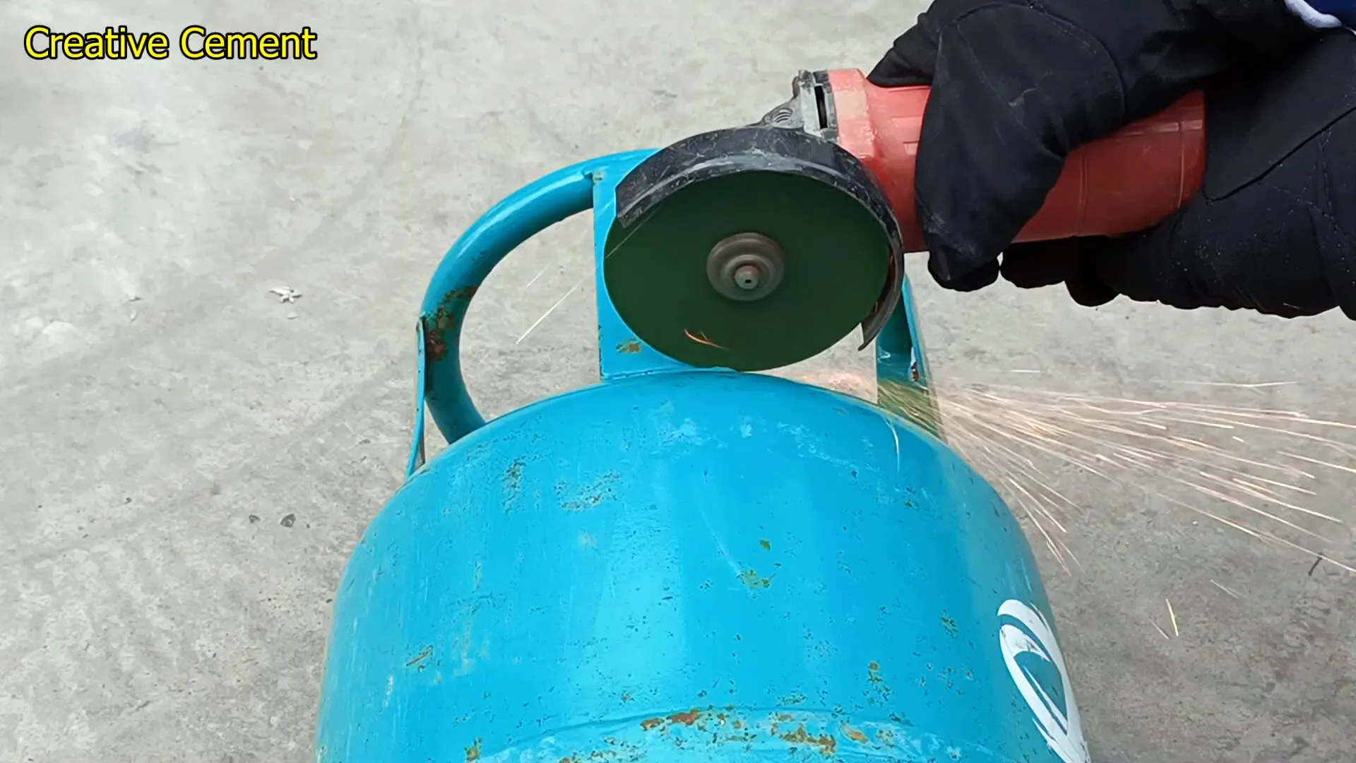 Печь 2 в 1 из старого газового баллона с духовкой и плитой для готовки