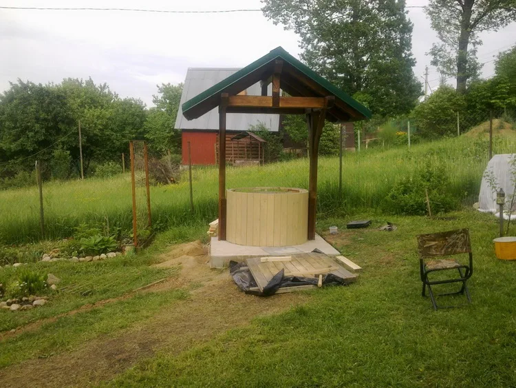 Домик для дачного колодца своими руками