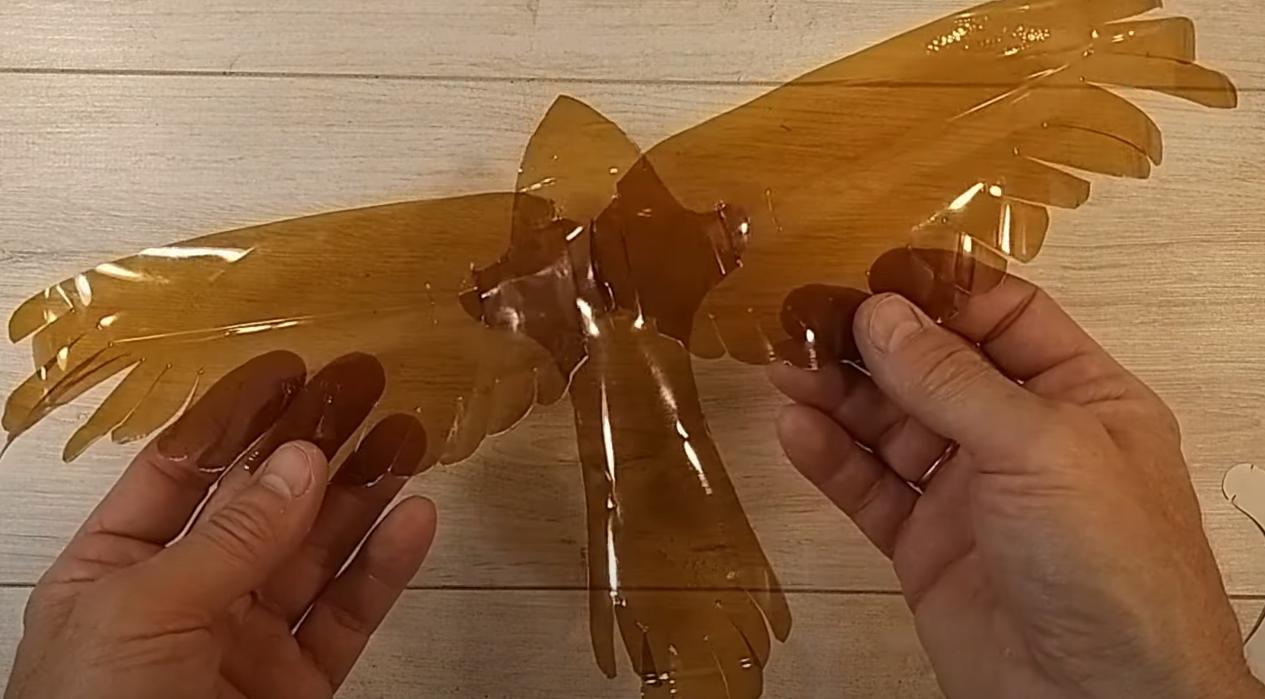 Как сделать эффективный отпугиватель птиц из пластиковой бутылки