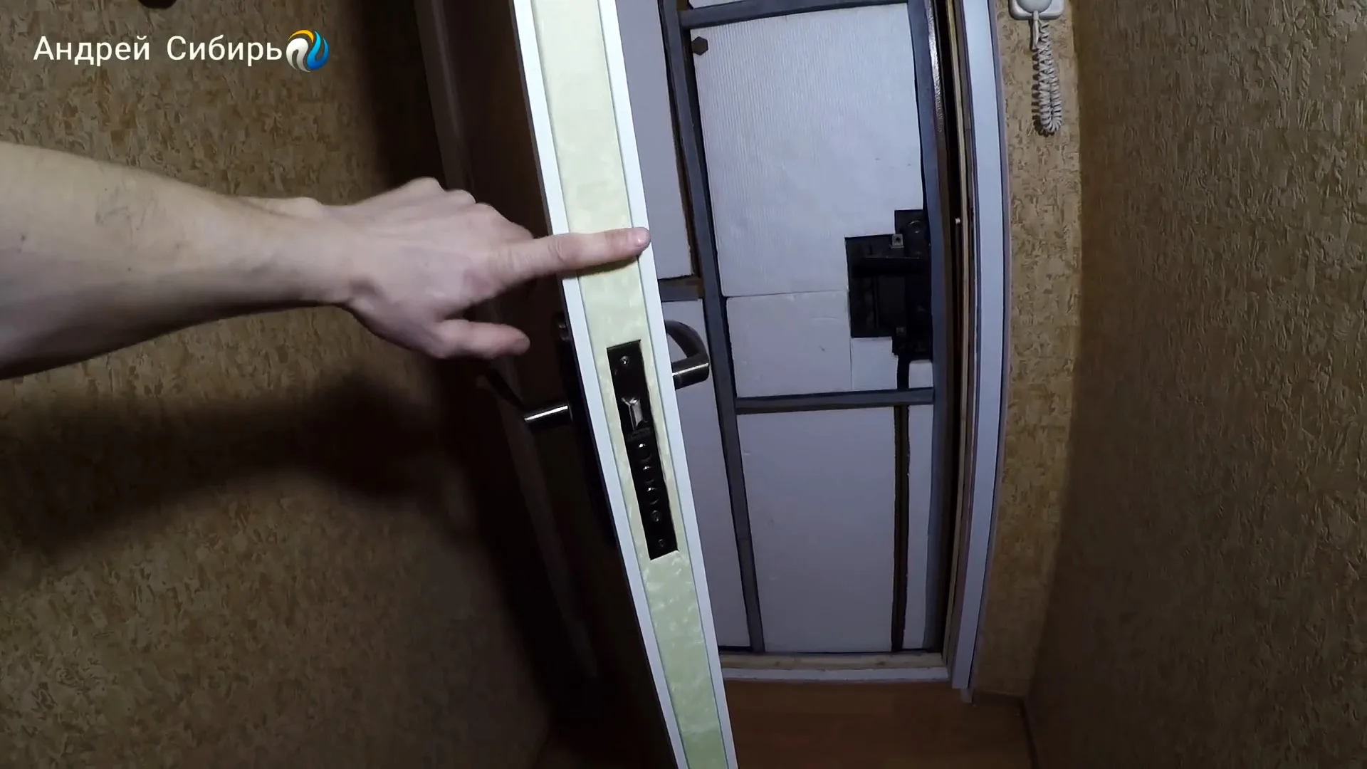 Как обновить старую дверь ламинатом и сэкономить на ее замене