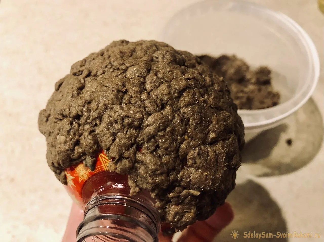 Ёлочный шар из упаковки от яиц