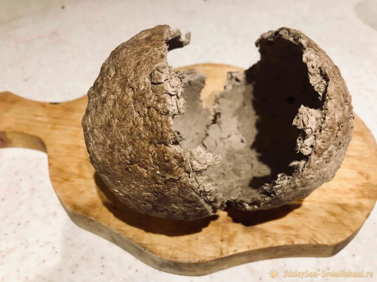 Ёлочный шар из упаковки от яиц