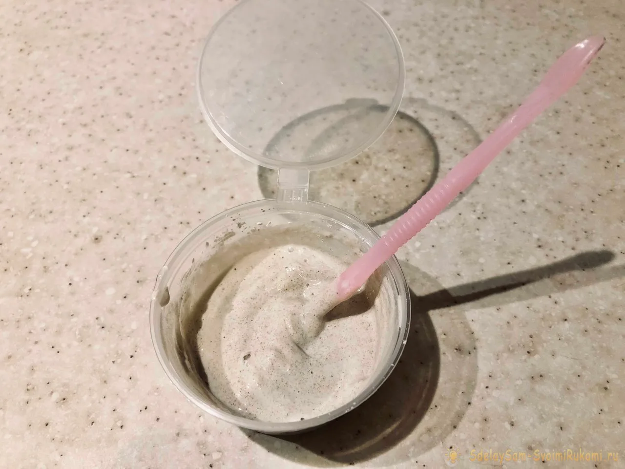 Ёлочный шар из упаковки от яиц