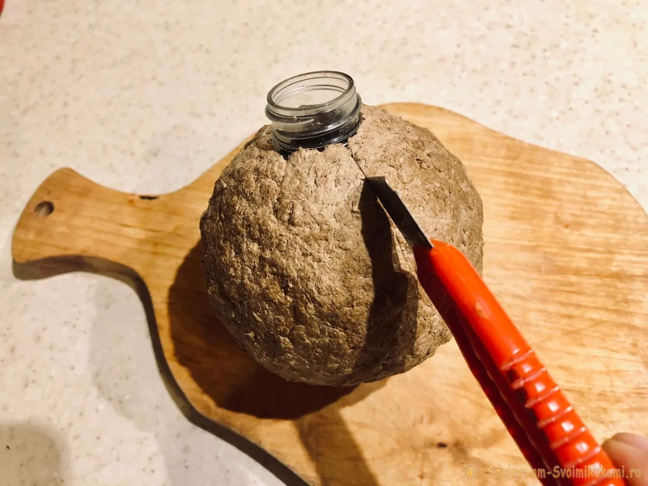 Ёлочный шар из упаковки от яиц
