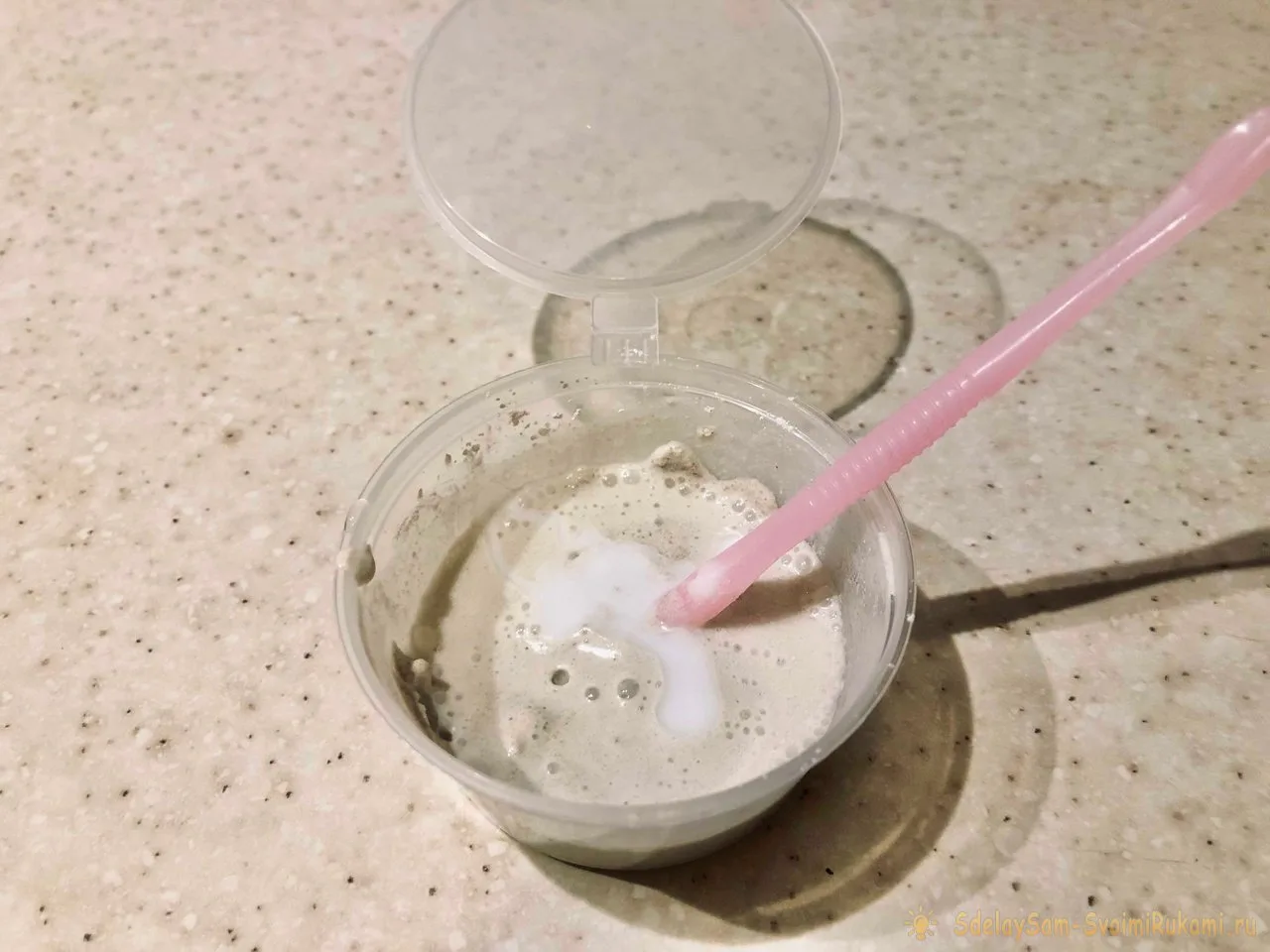 Ёлочный шар из упаковки от яиц