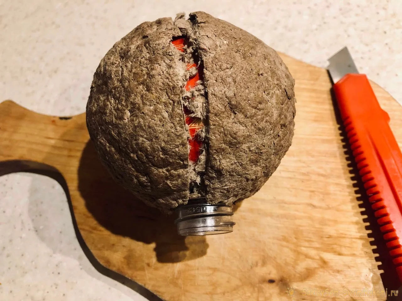 Ёлочный шар из упаковки от яиц