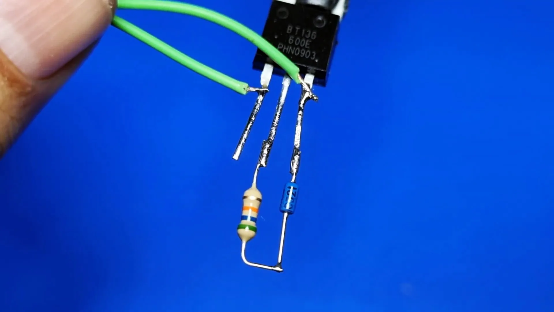 Как сделать автоматическую LED лампу из обычной