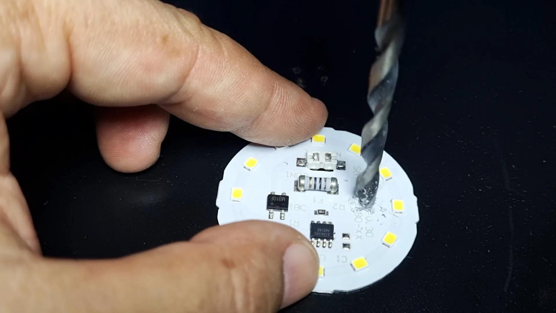 Как сделать автоматическую LED лампу из обычной